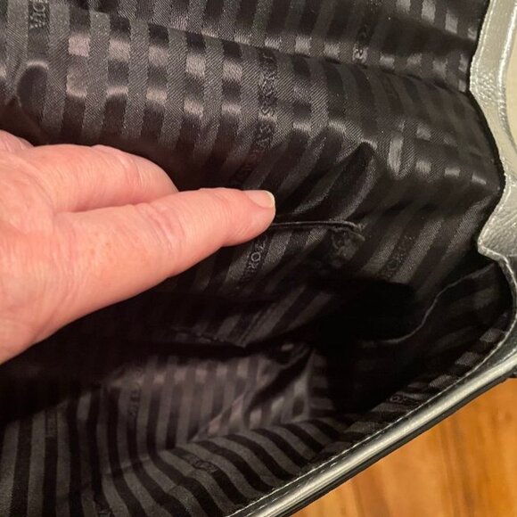 🤑PART OF ANY 3 FOR $10🤑  PRISTINE CONDITION VS Silver Metallic bag, - Picture 7 of 12